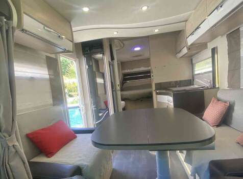 camping-car CHALLENGER 378 XLB  intérieur / coin salon